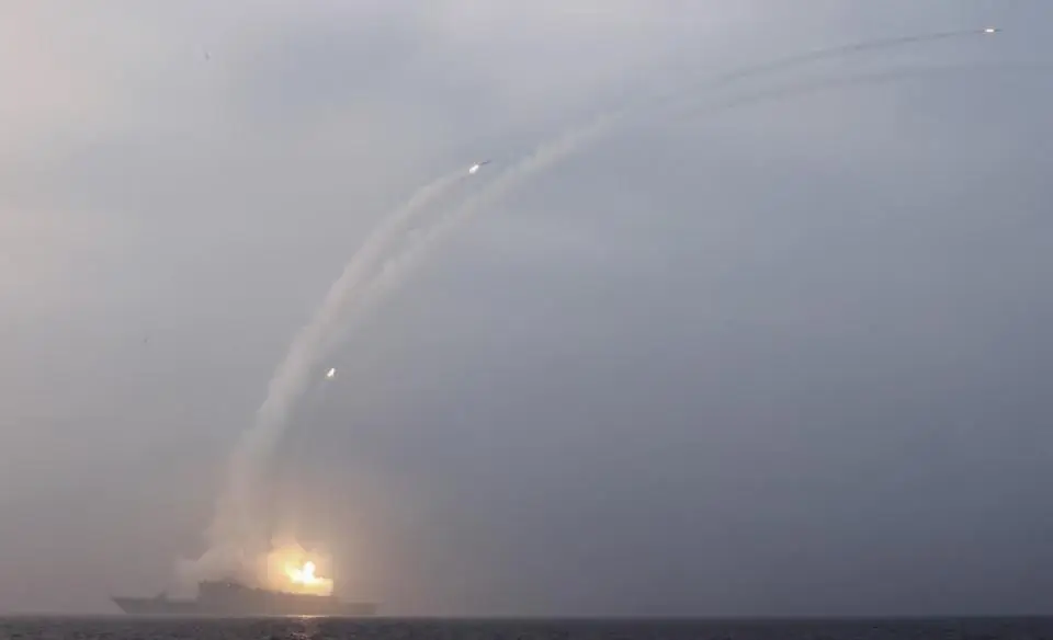 美伊打了7天，朝鲜突然发射巡航导弹，特朗普收到一封挑战书