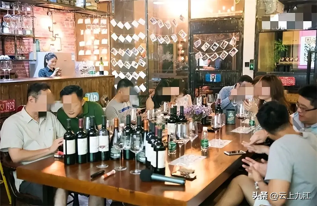 白酒销量持续下滑，当代年轻人为何不喝白酒？是不胜酒力么
